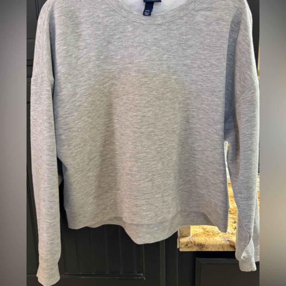 Gray Crewneck Sweatshirt Sz med soft and comfy
